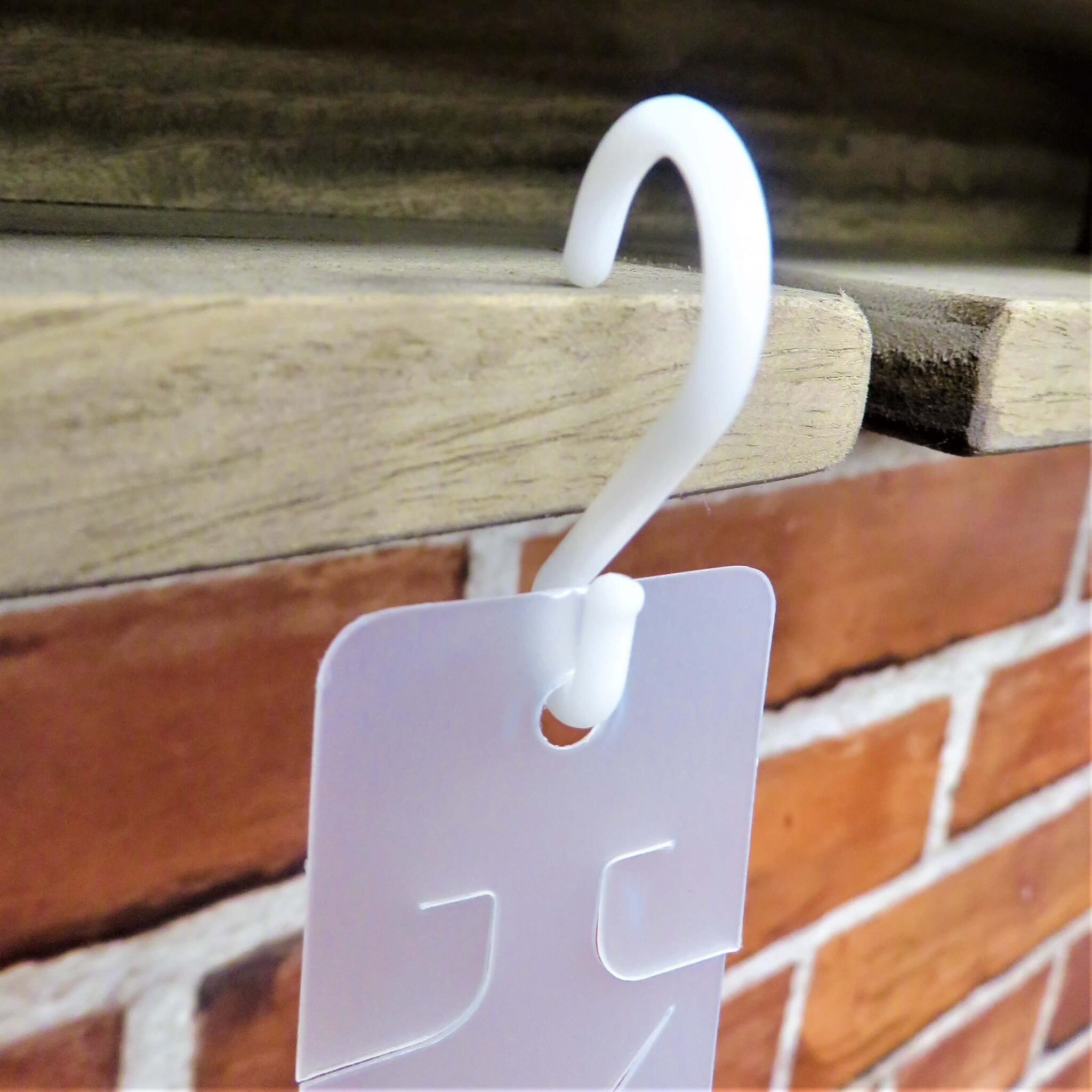 Plastic 'S' hook HL Ireland & Allied Point of Sale